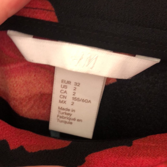 H&M red tulip wrap skirt - Picture 6 of 7